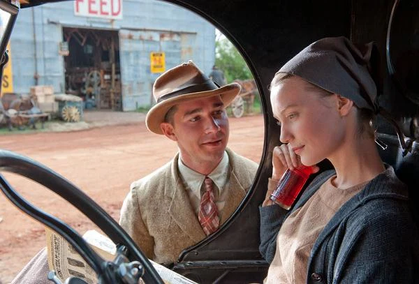 Shia LaBeouf i Mia Wasikowska w scenie z filmu "Gangster"