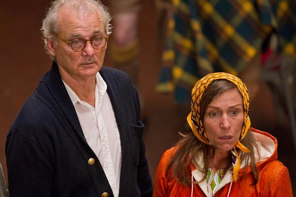 Bill Murray i Frances McDormand w scenie z filmu "Kochankowie z Księżyca. Moonrise Kingdom" Bill Murray i Frances McDormand w scenie z filmu "Kochankowie z Księżyca. Moonrise Kingdom"