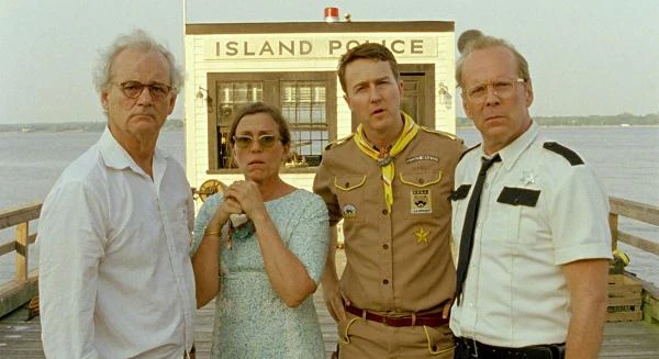 Bill Murray, Frances McDormand, Edward Norton i Bruce Willis w scenie z filmu "Kochankowie z Księżyca. Moonrise Kingdom" Bill Murray, Frances McDormand, Edward Norton i Bruce Willis w scenie z filmu "Kochankowie z Księżyca. Moonrise Kingdom"