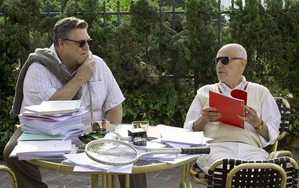 John Goodman i Alan Arkin w scenie z filmu "Operacja Argo"