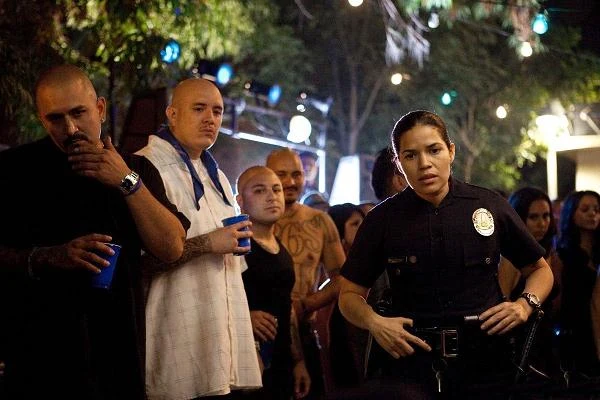 America Ferrera w scenie z filmu "Bogowie ulicy"