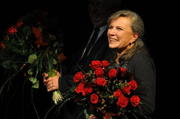 "Zawsze gra podobną, raz stworzoną postać, nadając jej cechy wszystkim swoim rolom. Jej aktorstwo cechuje silna ekspresja, żywiołowy temperament, ideowe zaangażowanie, czasem manieryczność" - pisał o artystce Jan Kłossowicz w 'Słowniku teatru polskiego". Przypominamy najsłynniejsze kinowe kreacje Krystyny Jandy - fot. Wojciech Strożyk