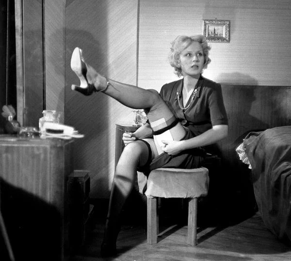 W telewizyjnej ekranizacji powieści Tadeusza Dołęgi-Mostowicza 'Doktor Murek" (1979) Krystyna Janda w kreacji Zośki "Arletki" miała możliwość zaprezenteowania ekranowego seksapilu.