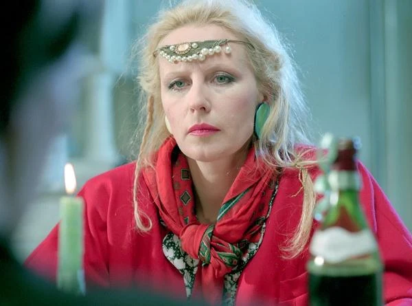 Za rolę "Francuzki" - "dziwnie się zachowującej, kolorowo ubranej kobiety" w filmie Waldemara Krzystka "Zwolnieni  z życia" (1992) - Janda otrzymała nagrodę dla najlepszej aktorki na festiwalu w San Sebastian.