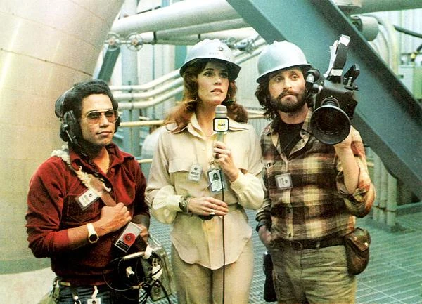 Jane Fonda poświęcała czas nie tylko na aktorstwo. Nie rezygnowała z udziału w debatach społecznych. Walczyła o prawa Indian i przeciwko dyskryminacji mniejszości rasowych. Popierała Solidarność i odwiedziła Polskę w 1987 roku (na zdjęciu - w filmie 'Chiński syndrom" z 1979 roku).