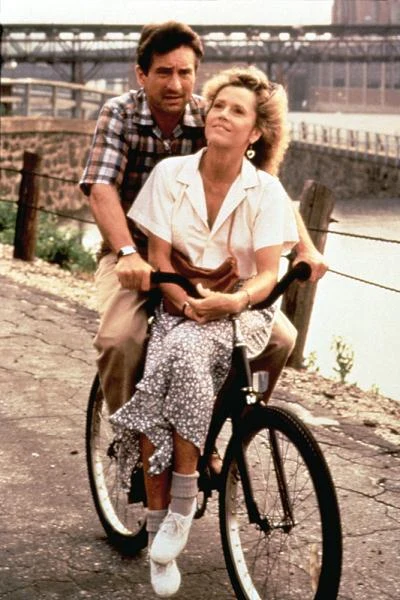 Po premierze "Stanley'a i Iris" (1990) w reżyserii Martina Ritta (na zdjęciu z Robertem De Niro), zdecydowała się na całkowite porzucenie kina. Przez drugą połowę lat 90. zajmowała się propagowaniem świadomego rodzicielstwa, ochroną zwierząt, jogą oraz wegetarianizmem, a także kręceniem interwencyjnych reportaży oraz dokumentów. Oficjalnie odcięła się od swoich wystąpień przeciwko wojnie w Wietnamie, a także maniakalnego uprawiania aerobiku.