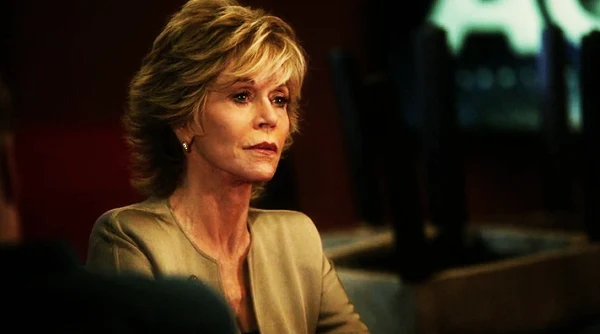 Niedawno oglądaliśmy ją gościnnie w czterech odcinkach serialu "Newsroom", gdzie zagrała pozbawioną skrupułów przedstawicielkę mediów. Wiemy, że w 2013 roku premierę będzie miał serial komediowy "Now What?", gdzie Fonda zagra główną rolę starszej kobiety, która wprowadza się do młodego mężczyzny...