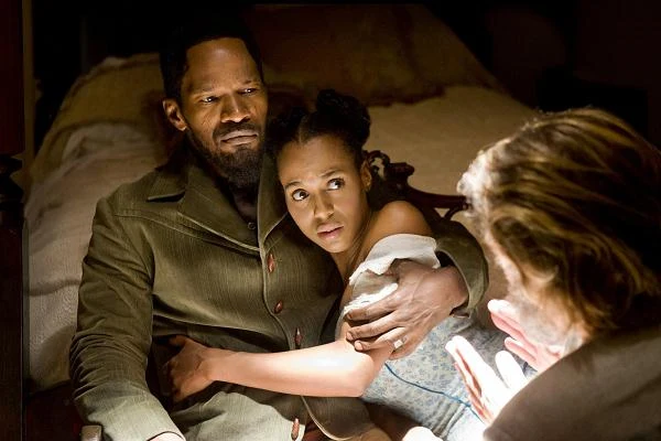 Jamie Foxx i Kerry Washington w scenie z filmu "Django"