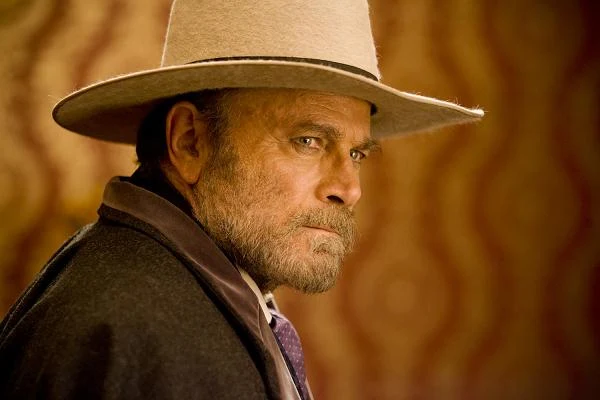 Franco Nero w scenie z filmu "Django"