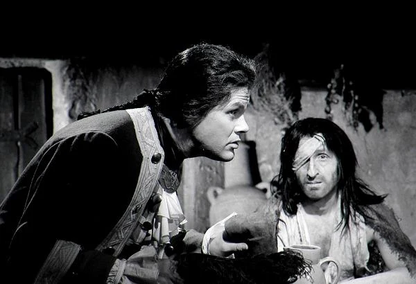 Filmowym debiutem Franciszka Pieczki był występ w "Pokoleniu" (1954) Andrzeja Wajdy. W 1960 roku aktor zagrał w "Matce Joannie od Aniołów" Jerzego Kawalerowicza, zaś w roku 1964 - w "Rękopisie znalezionym w Saragossie" Wojciecha Jerzego Hasa (na zdjęciu, ze Zbigniewem Cybulskim). Filmowym debiutem Franciszka Pieczki był występ w "Pokoleniu" (1954) Andrzeja Wajdy. W 1960 roku aktor zagrał w "Matce Joannie od Aniołów" Jerzego Kawalerowicza, zaś w roku 1964 - w "Rękopisie znalezionym w Saragossie" Wojciecha Jerzego Hasa (na zdjęciu, ze Zbigniewem Cybulskim).