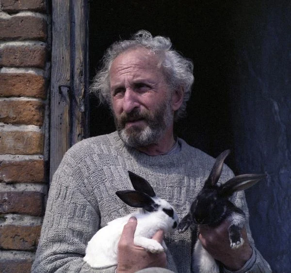 W latach 90. grywał często w filmach Jana Jakuba Kolskiego. Zrealizował z nim osiem filmów, m.in. "Pogrzeb kartofla" (1990 - na zdjęciu), "Jańcio Wodnik" (1993), "Szabla od komendanta" (1995) i "Historia kina w Popielawach" (1998). W latach 90. grywał często w filmach Jana Jakuba Kolskiego. Zrealizował z nim osiem filmów, m.in. "Pogrzeb kartofla" (1990 - na zdjęciu), "Jańcio Wodnik" (1993), "Szabla od komendanta" (1995) i "Historia kina w Popielawach" (1998).