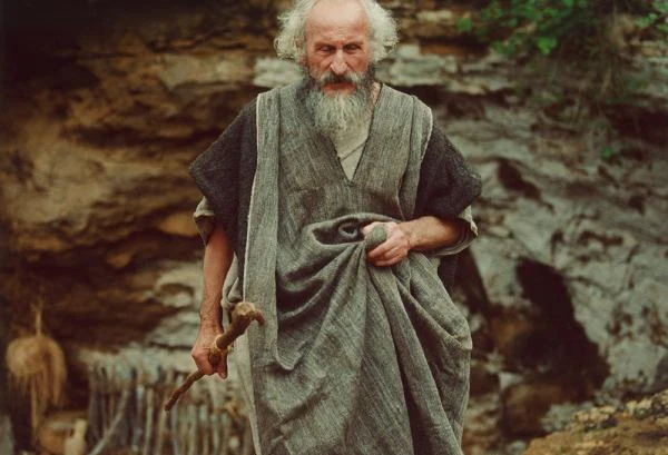 W "Quo vadis" (2001) Jerzego Kawalerowicza Pieczka przywdział szaty św. Piotra. "Bardzo trudno grać aktorom postacie świętych, które w świadomości widza już mocno funkcjonują, także ikonograficznie. Oczywiście, nikt z nas św. Piotra nie widział, ale różnych obrazów tej postaci jest tyle, że każdy widz w jakiś sposób go sobie wyobraża. Każdy w swoim sercu wyobraża sobie jego mentalność, temperament, to, jak odnosił się do swoich współbraci. Mogę kwestię mojej roli św. Piotra w filmie 'Quo vadis' skomentować w taki sposób: jak dużo człowiek natrudzi się, zanim zostanie świętym" - aktor mówiłw jednym z wywiadów. W "Quo vadis" (2001) Jerzego Kawalerowicza Pieczka przywdział szaty św. Piotra. "Bardzo trudno grać aktorom postacie świętych, które w świadomości widza już mocno funkcjonują, także ikonograficznie. Oczywiście, nikt z nas św. Piotra nie widział, ale różnych obrazów tej postaci jest tyle, że każdy widz w jakiś sposób go sobie wyobraża. Każdy w swoim sercu wyobraża sobie jego mentalność, temperament, to, jak odnosił się do swoich współbraci. Mogę kwestię mojej roli św. Piotra w filmie 'Quo vadis' skomentować w taki sposób: jak dużo człowiek natrudzi się, zanim zostanie świętym" - aktor mówiłw jednym z wywiadów.