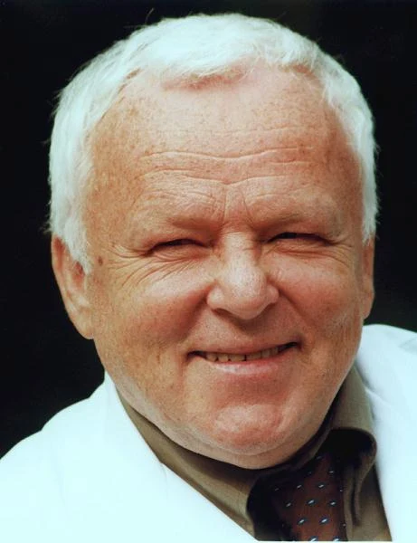 Kolejne lata przyniosły Opani ważne role Maćka Sumińskiego w "Stanie wewnętrznym" Krzysztofa Tchórzewskiego (1983) i Bola w "Piłkarskim pokerze"Janusza Zaorskiego (1988). Z powodzeniem grał w komediach: serialu telewizyjnym Stanisława Barei "Zmiennicy" (1986), "Rozmowach kontrolowanych" Sylwestra Chęcińskiego (1991), "Saunie" Filipa Bajona (1992). Sympatię szerokiej widowni zyskał jednak jako Profesor Zybert w telewizyjnym serialu "Na dobre i na złe" (1999).