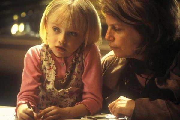 Dakota Fanning w filmie "Sam" (2001)