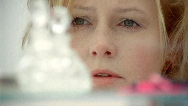 Bezpośrednim impulsem do realizacji "Wszystko na sprzedaż" była tragiczna śmierć Zbyszka Cybulskiego w styczniu 1967 roku. Na zdjęciu: Elżbieta Czyżewska w filmie "Wszystko na sprzedaż".