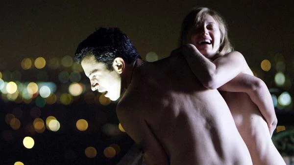 Marin Ireland i Chris Messina w filmie "28 pokoi hotelowych".