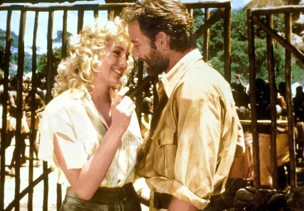 Po występie w filmie telewizyjnym "Gra o wszystko w Las Vegas" Stone wyjechała do Zimbabwe, gdzie miano kręcić nową adaptację powieści H. Ridera Haggarda "Kopalnie króla Salomona". Zdjęcia rozpoczęły się w styczniu 1985 roku. Od razu postanowiono nakręcić dwa filmy - obok "Kopalni króla Salomona" realizowano jego kontynuację zatytułowaną "Allan Quatermain i zaginione miasto złota".