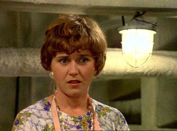 I rzeczywiście - pani Ewa w swojej karierze zagrała w ponad 80 produkcjach. Widzowie do dziś wspominają jej telewizyjne kreacje w popularnych serialach: "Alternatywy 4" (na zdjęciu), "Złotopolscy", czy "Tylko miłość".