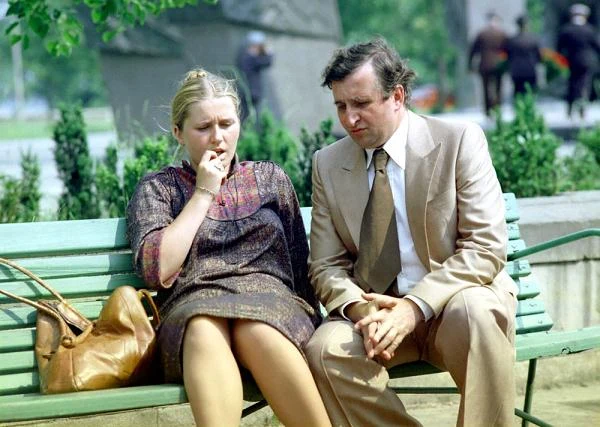 W komedii "Co mi zrobisz, jak mnie złapiesz" Ziętek wcieliła się w postać Danusi - dzierwczyny, która nagle pojawia się w życiu dyrektora dużego przedsiębiorstwa, Krzakoskiego (Krzysztof Kowalewski) twierdząc, że jest on ojcem jej dziecka.