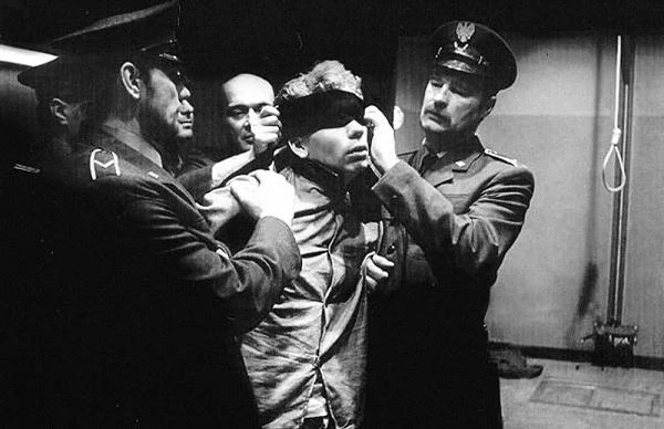 Obraz Kieślowskiego wyróżniono Nagrodą Jury i nagrodą FIPRESCI - akredytowanych na festiwalu dziennikarzy. W grudniu 1988 roku "Krótki film o zabijaniu" otrzymał przyznawaną po raz pierwszy nagrodę Europejskiej Akademii Filmowej.