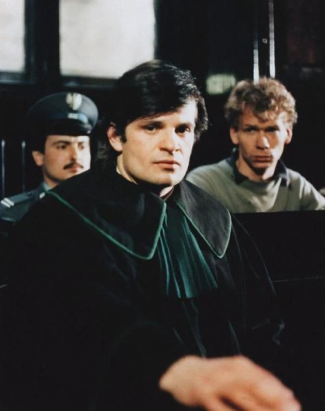 Rozgłos, jaki zyskały na świecie "Krótki film o zabijaniu" i "Krótki film o miłości", spowodował, że z niecierpliwością czekano na pokaz całego serialu. Premiera "Dekalogu" odbyła się na festiwalu w Wenecji we wrześniu 1989 roku. Serial odniósł spektakularny sukces i Telewizja Polska sprzedała go do ponad 70 krajów.