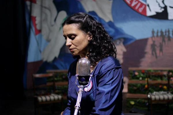 Francisca Gavilán w filmie "Violeta poszła do nieba"