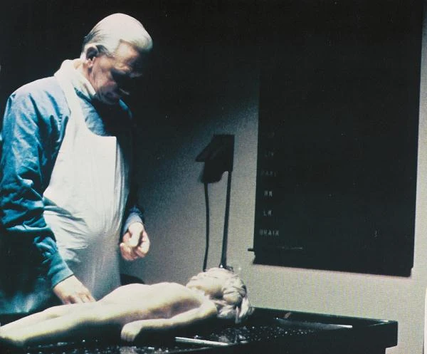 Zatrważające skutki eksperymentów naukowych, tym razem genetycznych, przedstawił także w "Potomstwie" (1979) - opowieści o kobiecie, która przechodzi specjalną terapię i jej lęki oraz frustracje zaczynają się materializować i zagrażać otoczeniu.