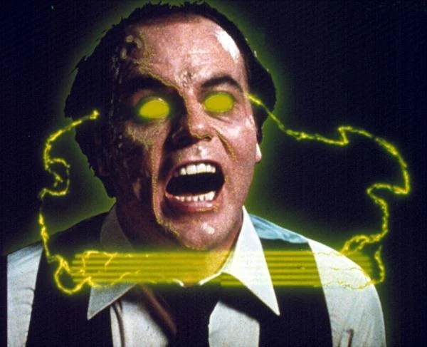 Dwa lata później Kanadyjczyk odwołał się do formuły filmu science-fiction i zrealizował obraz "Skanerzy", który stał się znany ze względu na szokującą scenę eksplozji głowy jednego z bohaterów.