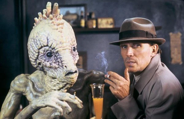 Najgłośniejszym filmem Croneberga pozostaje "Nagi lunch" (1991) - ekranizacja słynnej powieści Williama S. Borroughsa. Główny bohater - Bill Lee (Peter Weller) jest pisarzem pracującym jako dezynfekator. Pewnego dnia odkrywa, że jego żona odurza się proszkiem do zwalczania karaluchów i postanawia sam tego spróbować. Przenosi się do Międzystrefy, gdzie wreszcie odnajduje wenę twórczą. Międzystrefa jest zamieszkiwana przez różnego rodzaju stwory, a sam Lee pisze swoje teksty na gadającej maszynie do pisania w kształcie karalucha.