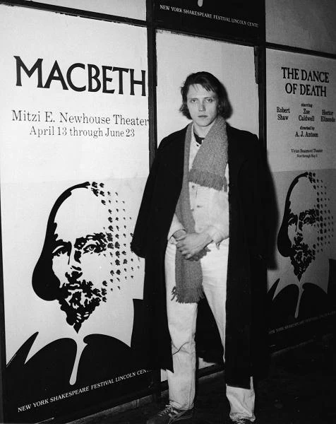 Występy aktorskie i taneczne Walken rozpoczął już w dzieciństwie. Ćwiczył taniec w Professional Children's School na Manhattanie, co pozwoliło mu wystąpić w wielu sztukach teatralnych i musicalach. Za swoją rolę w broadwayowskiej produkcji zatytułowanej "Lew w zimie" otrzymał nagrodę im. Clarence'a Derwenta, nagrodę Obie za kreację w "Mewie", nagrodę Theatre World Award za sztukę "Tatuowana róża" oraz w 1997 roku nagrodę Susan Stein Shiva Award za dokonania aktorskie w Public Theatre Josepha Pappa.