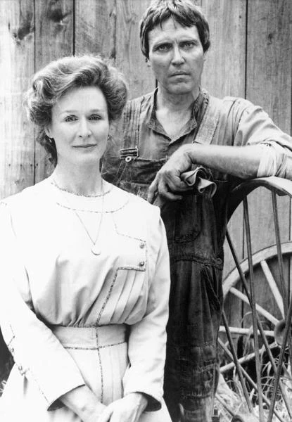 Walken był też nominowany do nagrody Emmy za mini-serial "Sarah Plain and Tall" Jacoba Wittinga, w którym wystąpił u boku Glenn Close.