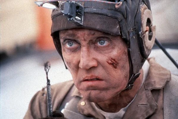 Aktor, który od ponad 40 lat jest mężem Georgianne Walken, zajmującą się reżyserią castingów, rzadko udziela wywiadów. - Spotkania prasowe są dla mnie zawsze bardzo ciężkim przeżyciem - wyznaje. - Po skończonym wywiadzie, zwłaszcza dla stacji telewizyjnej, nigdy nie pamiętam, o czym mówiłem. Jak sądzę, z umiejętnością udzielania wywiadów trzeba się urodzić, a mi nie było to dane (za zdjęciu - w filmie "Polowanie na mysz")