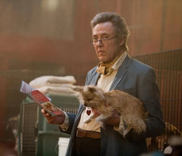 W filmie "7 psychopatów" Walken wcielił się w jednego z członków nietypowej szajki, która zajmuje się porywaniem... psów. - Owszem, grałem wielu cudaków - przyznaje aktor. - Co więcej, lubię takich ludzi. Uważam, że dziwactwo jest częścią rzeczywistości - tłumaczy aktor.