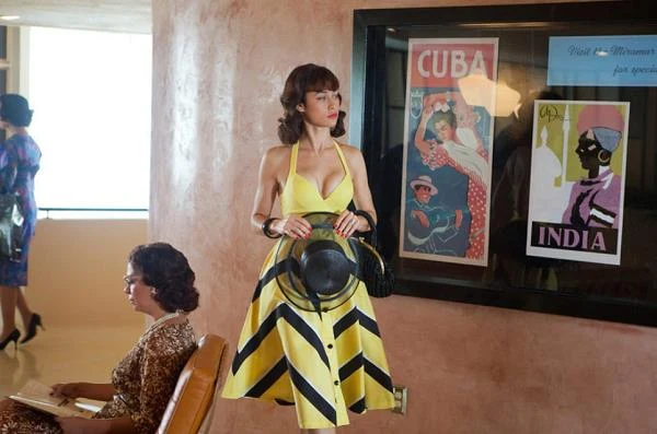 Ostatnimi czasy Kurylenko należy do najbardziej zapracowanych aktorek w Hollywood. W serialu "Miasto cudów", którego akcja toczy się w 1959 r. w Miami Beach, gra żonę głównego bohatera Ike'a Evansa, byłą tancerkę rewiową.