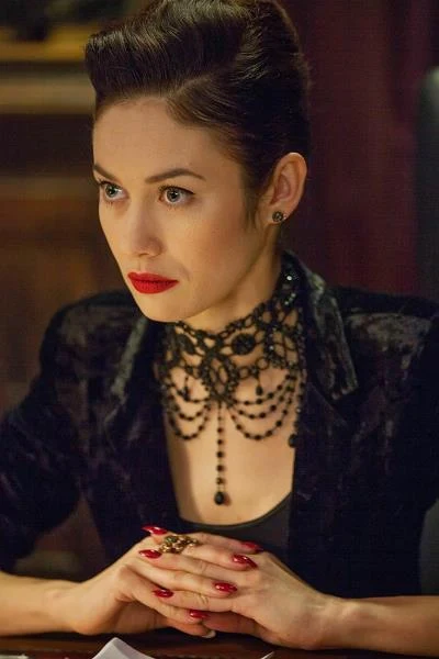 W bieżącym roku Kurylenko wcieliła się w postać dyrektorki szkoły w młodzieżowym hicie "Akademia wampirów". "Moja bohaterka jest komiczną dziwaczką. Nigdy nie grałam takiej postaci, więc pomyślałam, że będzie to duża przyjemność" - przyznała aktorka dodając, że po raz pierwszy w karierze miała wampirze kły.