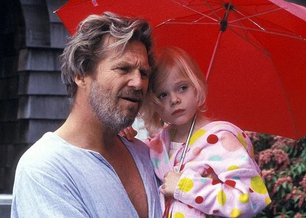 Jej niezwykłe umiejętności i niezaprzeczalny talent spowodowały, że w 2004 roku została zatrudniona do roli Ruth Cole w "Drzwach w podłodze", ekranizacji powieści Johna Irvinga "Jednoroczna wdowa". W jej filmowych rodziców wcielali się Kim Basinger i Jeff Bridges.