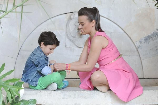 Mucha prezentowała swoją autorską kolekcję bransoletek koronkowych, fot. missiu