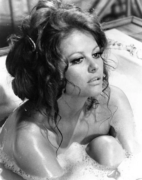Claudia Cardinale w filmie Sergio Leone "Pewnego razu na Dzikim Zachodzie" (1968), fot. Mary Evans Picture Library Claudia Cardinale w filmie Sergio Leone "Pewnego razu na Dzikim Zachodzie" (1968), fot. Mary Evans Picture Library
