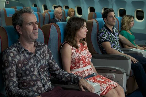 Guillermo Toledo, Lola Duenas, José Luis Torrijo, Cecilia Roth, Miguel Ángel Silvestre i Laya Martí w scenie z filmu "Przelotni kochankowie" Guillermo Toledo, Lola Duenas, José Luis Torrijo, Cecilia Roth, Miguel Ángel Silvestre i Laya Martí w scenie z filmu "Przelotni kochankowie"