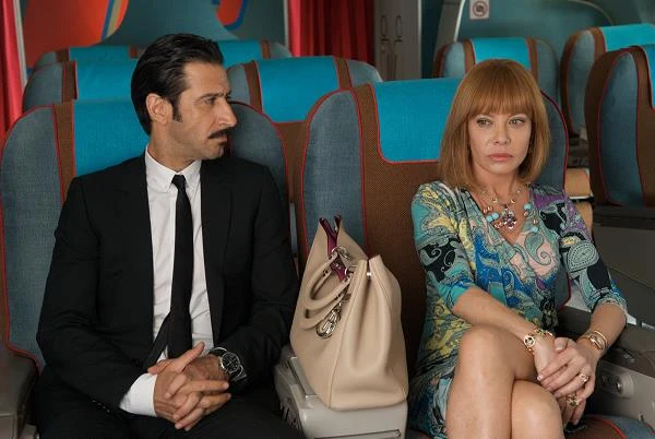 José María Yazpik i Cecilia Roth w scenie z filmu "Przelotni kochankowie" José María Yazpik i Cecilia Roth w scenie z filmu "Przelotni kochankowie"