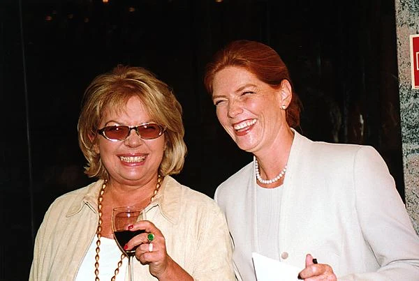 Dziennikarka wspomina: - Całą młodość spędziłam w telewizji. Zaczynałam od noszenia herbaty Stasi Ryster i Wojtkowi Pijanowskiemu. Mówili: "Młoda, skocz po herbatę".