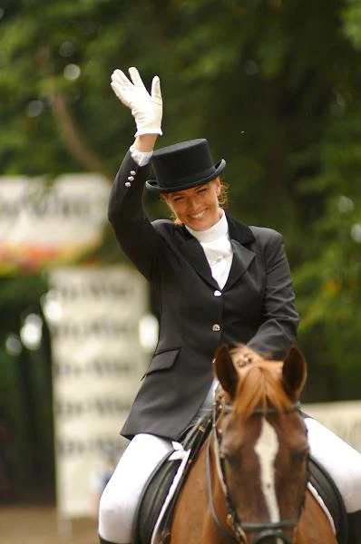 Jako zapalona miłośniczka jazdy konnej jest organizatorką i pomysłodawczynią Jeździeckich Mistrzostw Polski Środowisk Twórczych Art Cup w Zakrzowie. Była trzykrotnie zamężna.