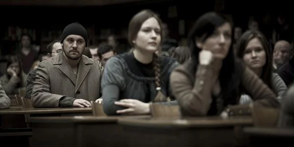 Adam Woronowicz na planie filmu "Pod Mocnym Aniołem"