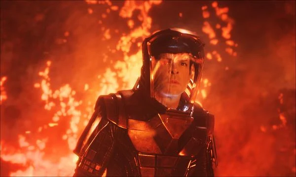 Zachary Quinto w scenie z filmu "W ciemność. Star Trek"