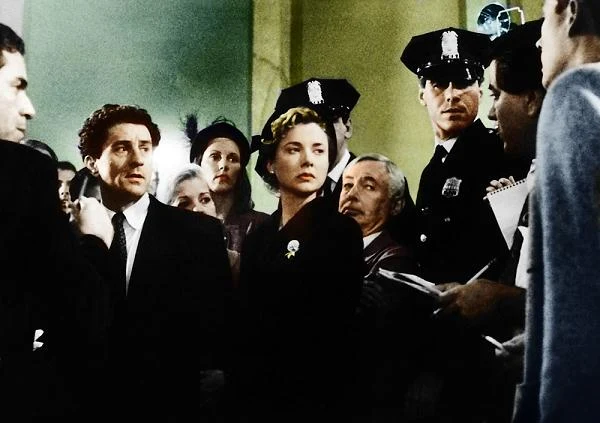 W "Czarnej liście Hollywood" (1991) - opowieści o mrocznych czasach antykomunistycznej nagonki w Fabryce Snów, Bening zobaczyliśmy w roli żony zaszczutego przez maccarthyzm reżysera, granego przez Roberta De Niro.