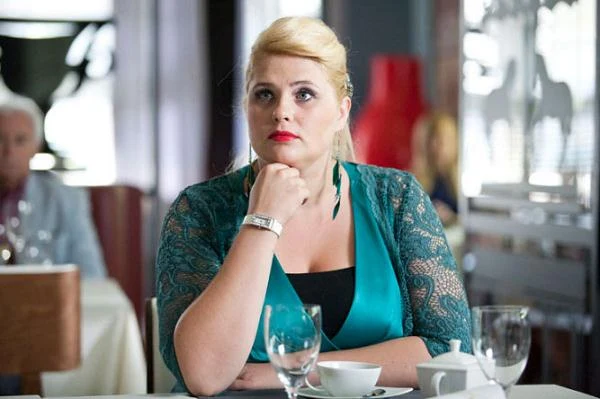 Aktorka pojawiła się również gościnnie w serialu "Hotel 52". -Hania przychodzi do hotelu randkę. Jednak zamiast jej wybranka, czeka na nią dwójka dzieci, która postanawia urządzić casting na swoją nową mamę. W dodatku konkurencja jest mocna - tak Romanowska opisuje swój pobyt w Hotelu 52.