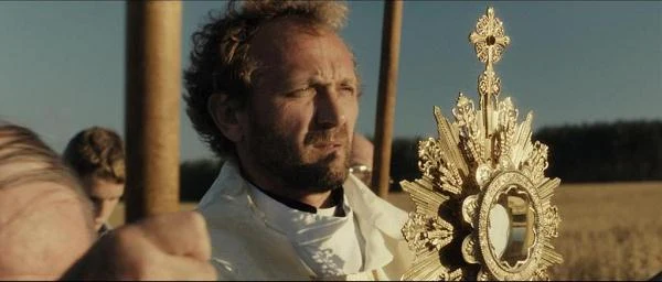Andrzej Chyra w filmie "W imię..."