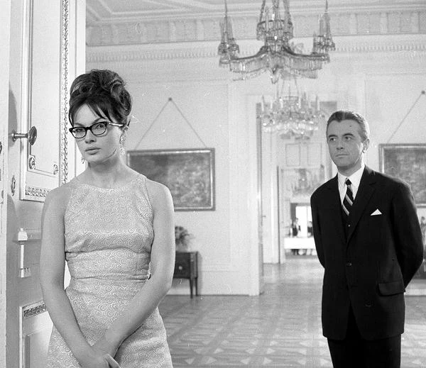 W latach 60. występowała nawet w kilku filmach rocznie. Grała nie tylko główne postacie, ale także epizodyczne, w dramatach, filmach psychologicznych oraz komediach. Uwodziła, kusiła, bawiła i zawsze błyszczała. Dlatego jej role zapadały w pamięć widzów (na zdjęciu: w niewielkiej, ale pamiętnej roli pięknej Hebron w "Faraonie" Kawalerowicza).

W filmie Jana Rybkowskiego "Naprawdę wczoraj" (1963) Krzyżewska wcieliła się w postać przedstawicielki Zjednoczonych Wydawnictw - Teresy, pod której urokiem pozostaje przystojny pisarz (w tej roli Andrzej Łapicki).