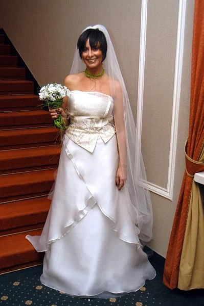 "Nie powinno się zawierać związków małżeńskich przed trzydziestym piątym rokiem życia" - uważa aktorka. Anna Korcz ma za sobą nieudane małżeństwo, z byłym mężem Robertem wychowują dwie córki.