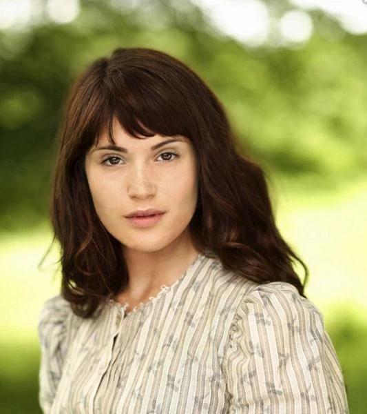 Swoją pierwszą profesjonalną rolę w filmie otrzymała w "Opowieści Mary" Stephena Poliakoffa, produkcji BBC i HBO. W filmie zagrała u boku Maggie Smith i Ruth Wilson. Obraz opowiada o byłej dziennikarce, która po latach odwiedza rodzinne strony, gdzie wspomina czasy swojej młodości. Wraca pamięcią do słynnych przyjęć w jakich uczestniczyła, znakomitych osobistości, z którymi miała okazję się spotkać oraz pewnego tajemniczego mężczyzny, który zniszczył jej życie.